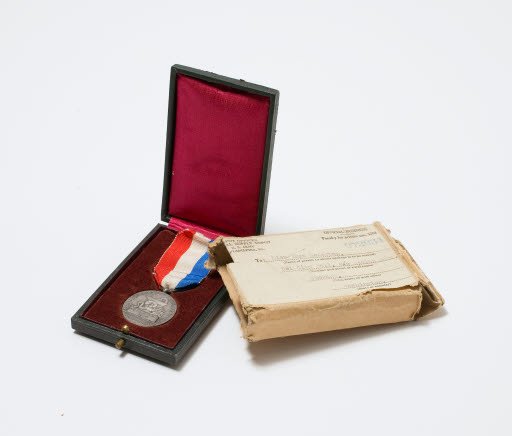 French Service Medal, Case and Shipping box - Medal